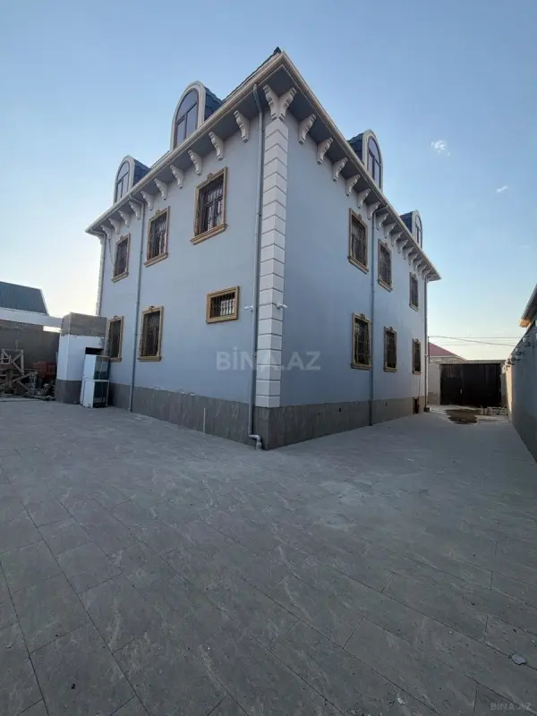 Satılır 7 otaqlı həyət evi 390 m²