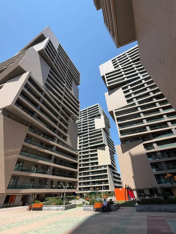 Satılır 4 otaqlı mənzil 178 m²