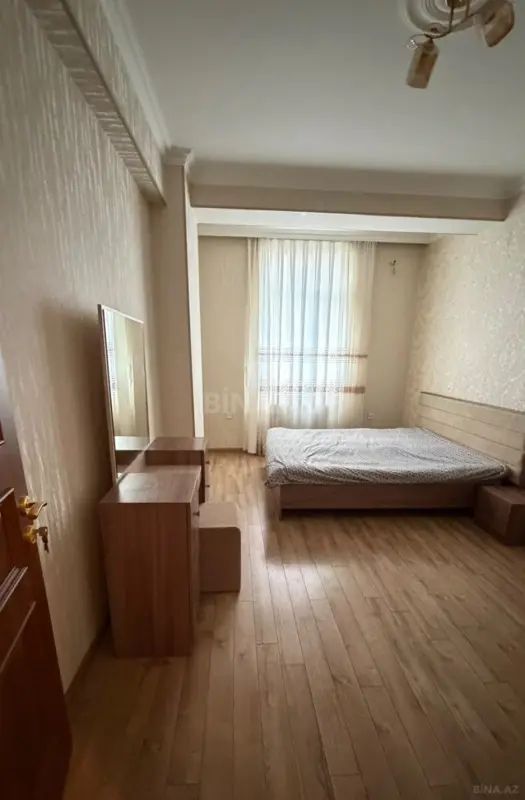 Kirayə verilir 2 otaqlı mənzil 90 m²