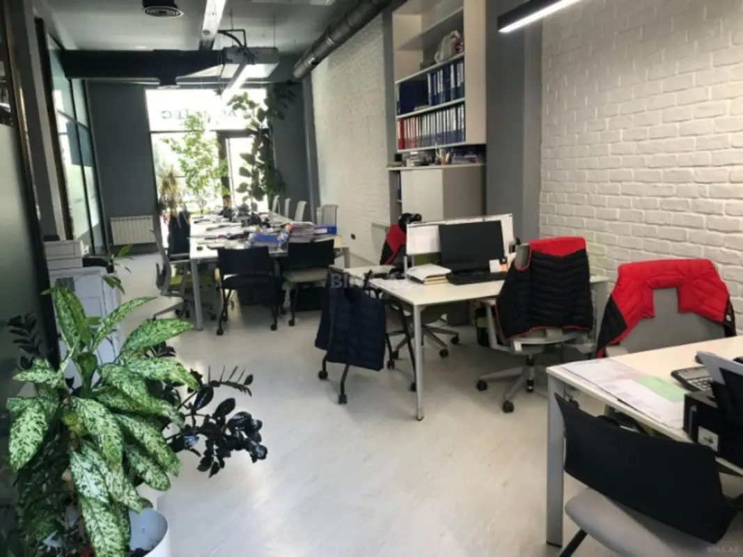 Satılır obyekt 270 m²