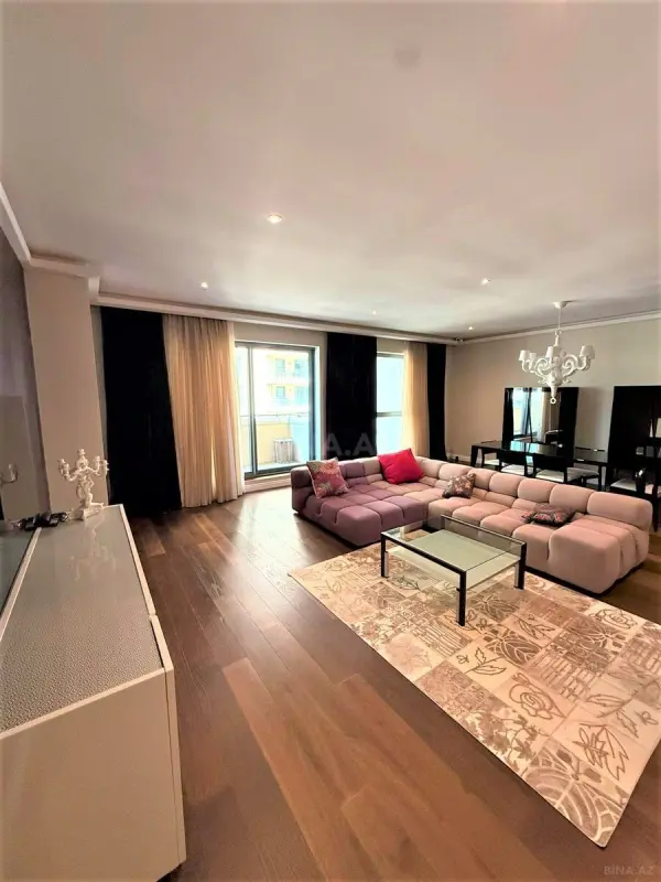 Kirayə verilir 3 otaqlı mənzil 160 m²