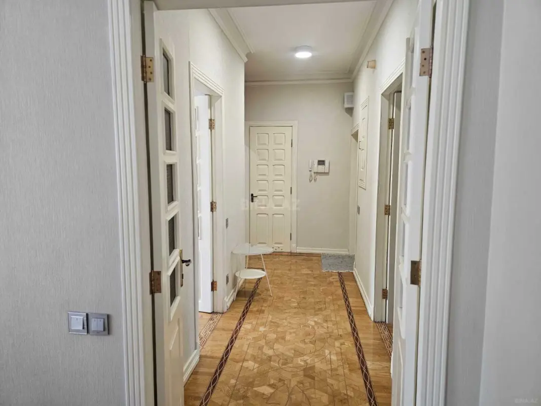 Satılır 4 otaqlı mənzil 120 m²