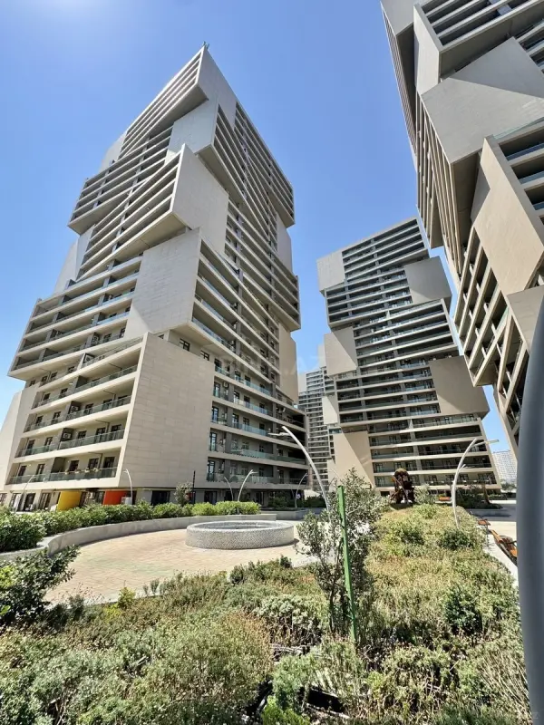 Satılır 4 otaqlı mənzil 178 m²