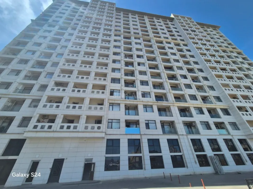 Satılır 4 otaqlı mənzil 164 m²
