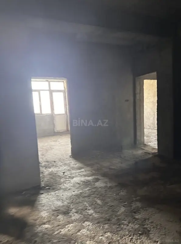 Satılır 4 otaqlı mənzil 180 m²