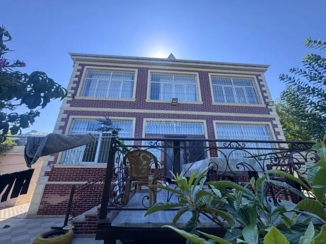 Satılır 7 otaqlı həyət evi 350 m²