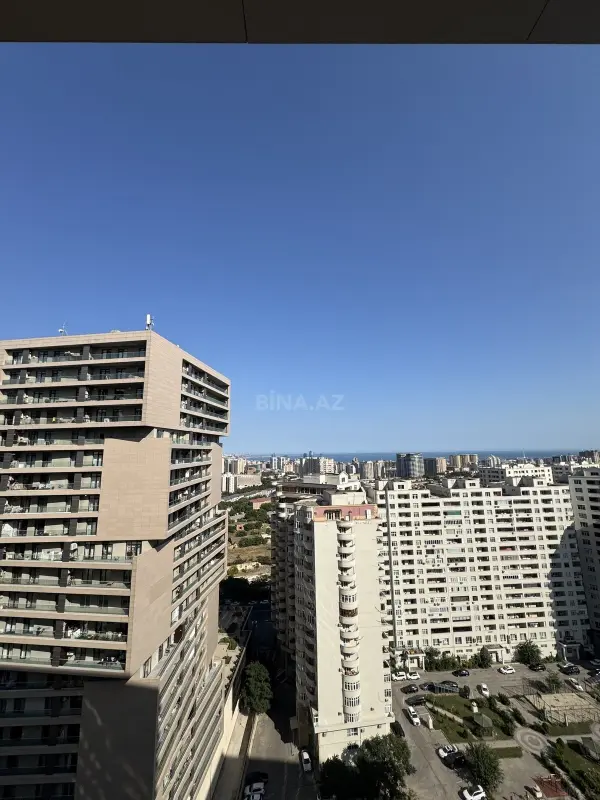 Satılır 4 otaqlı mənzil 178 m²
