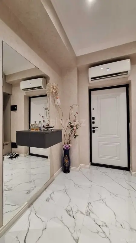 Satılır 2 otaqlı mənzil 68 m²