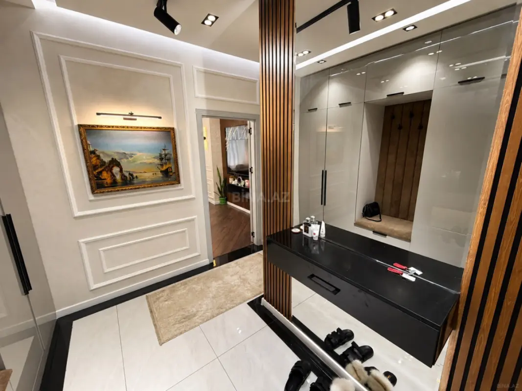 Satılır 3 otaqlı mənzil 98 m²