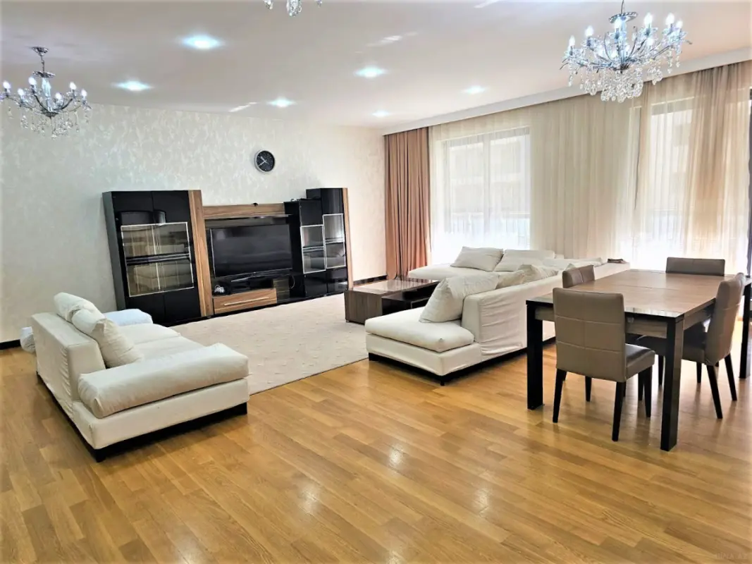 Kirayə verilir 4 otaqlı mənzil 230 m²