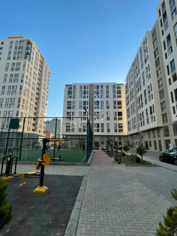 Satılır 2 otaqlı mənzil 101 m²