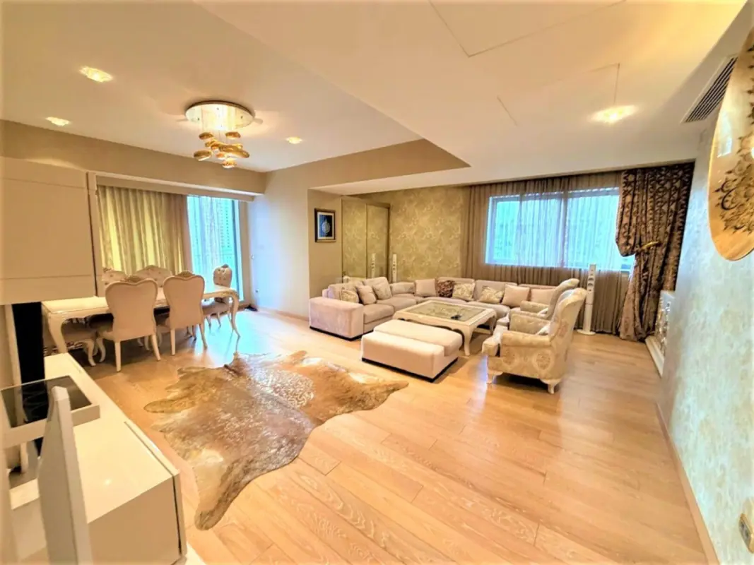 Kirayə verilir 4 otaqlı mənzil 220 m²