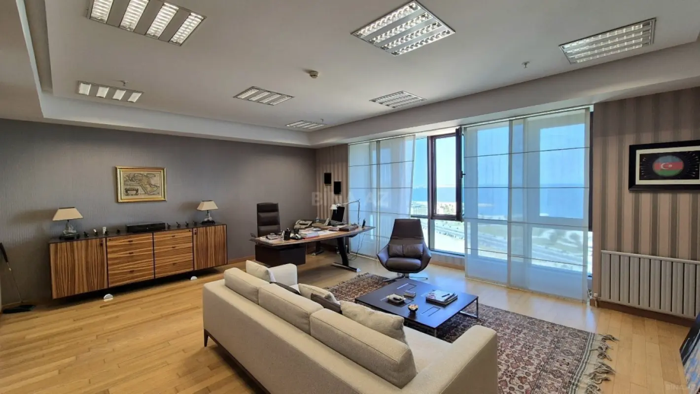 Satılır 3 otaqlı ofis 107 m²