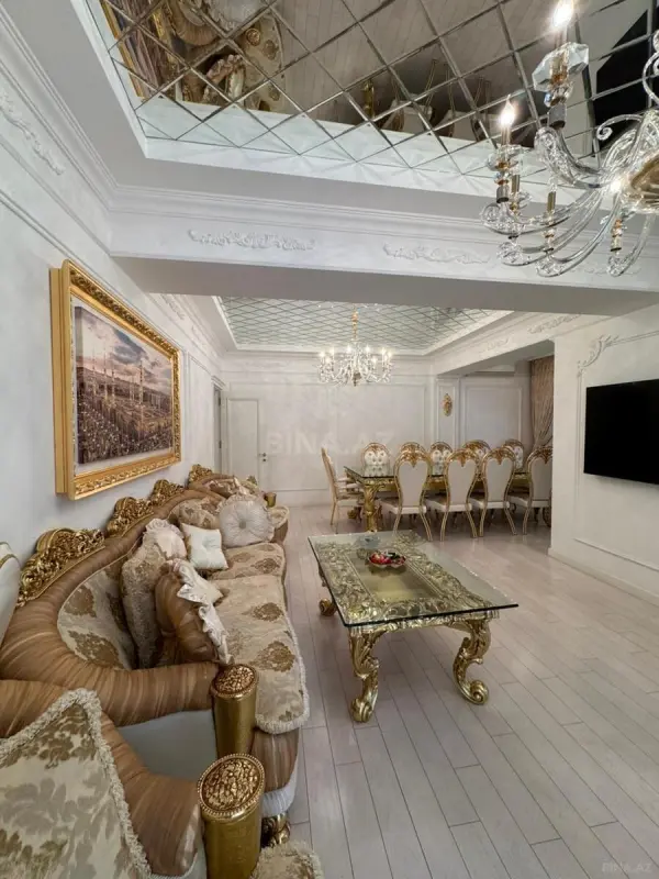 Satılır 4 otaqlı mənzil 181 m²