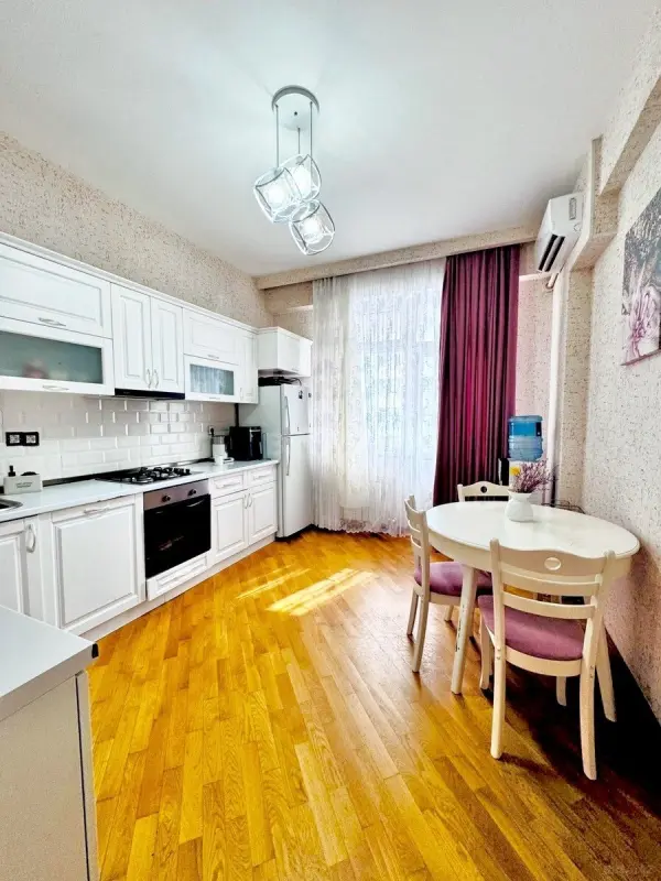 Satılır 3 otaqlı mənzil 115 m²