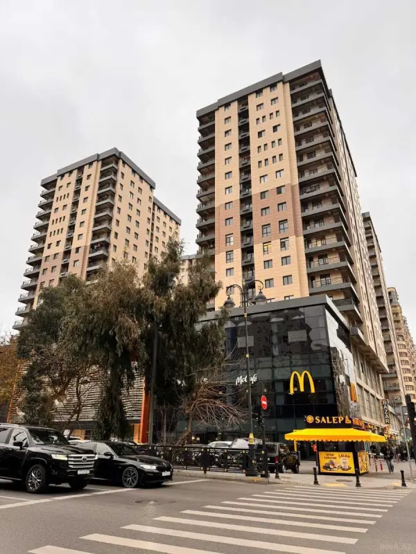 Satılır 4 otaqlı mənzil 192 m²