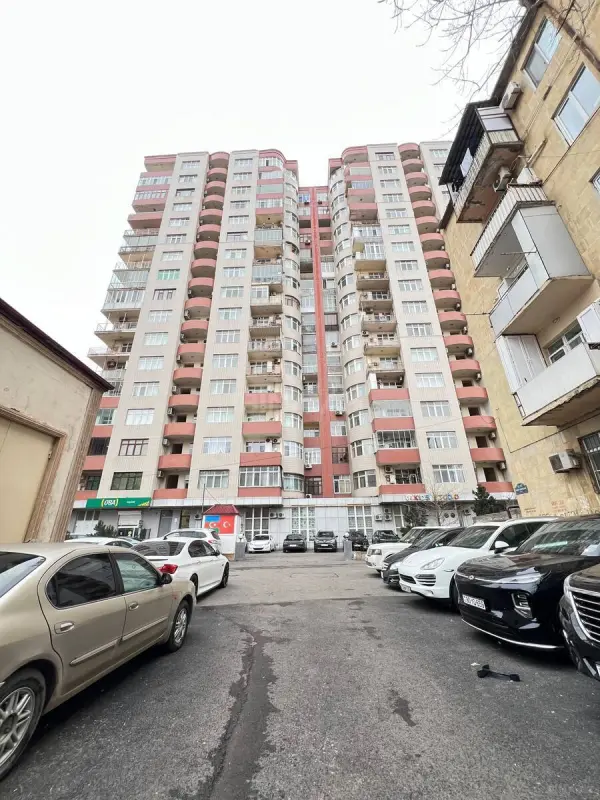 Satılır 3 otaqlı mənzil 147 m²