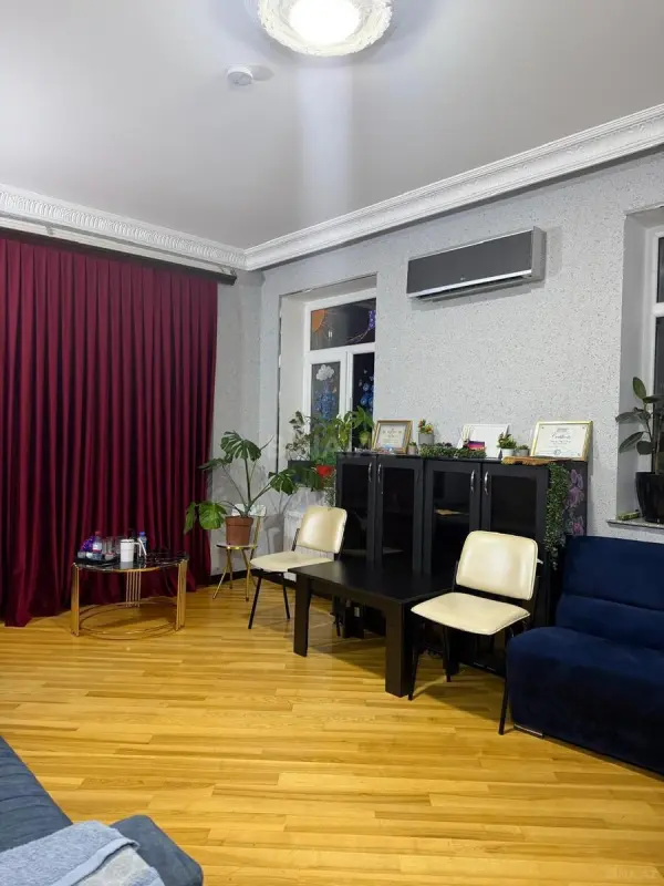 Kirayə verilir 7 otaqlı ofis 250 m²
