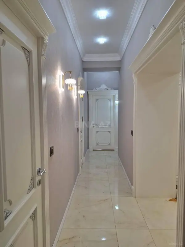 Satılır 3 otaqlı mənzil 137 m²