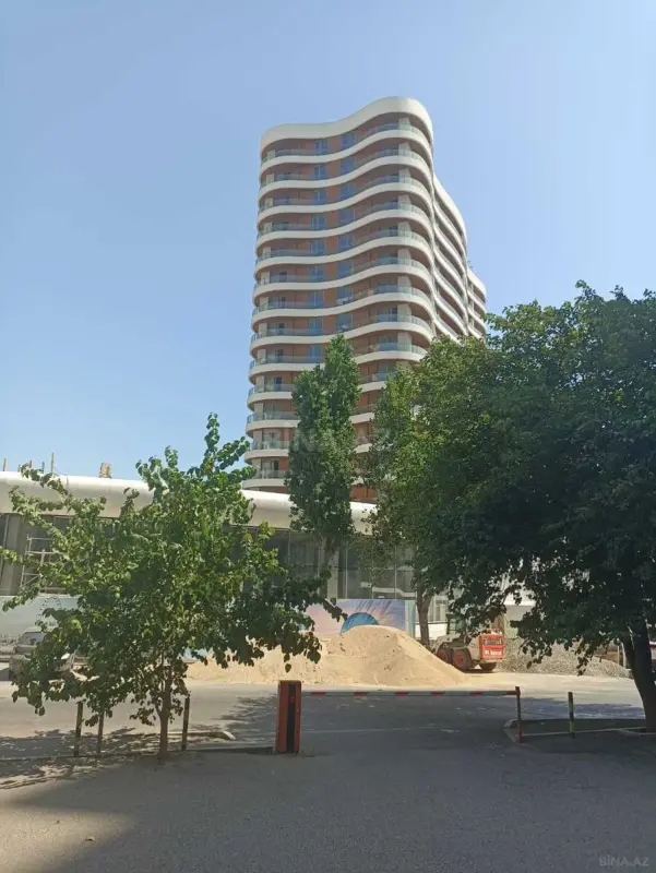 Satılır 5 otaqlı mənzil 272 m²