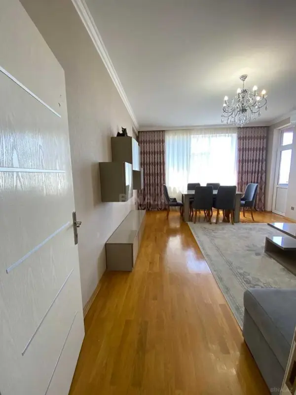 Satılır 3 otaqlı mənzil 110 m²