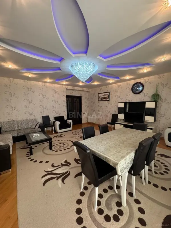 Satılır 4 otaqlı mənzil 200 m²