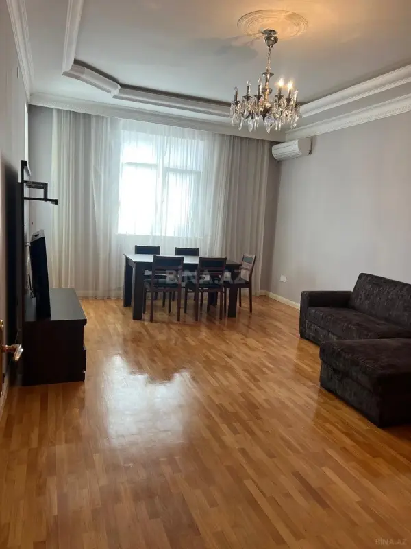 Satılır 4 otaqlı mənzil 156 m²