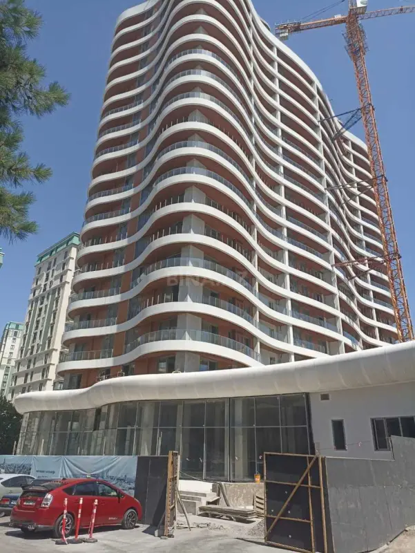 Satılır 3 otaqlı mənzil 136.2 m²