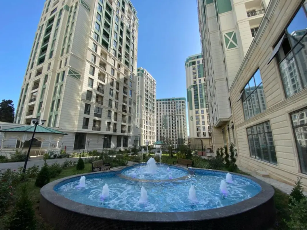 Satılır 4 otaqlı mənzil 219.6 m²