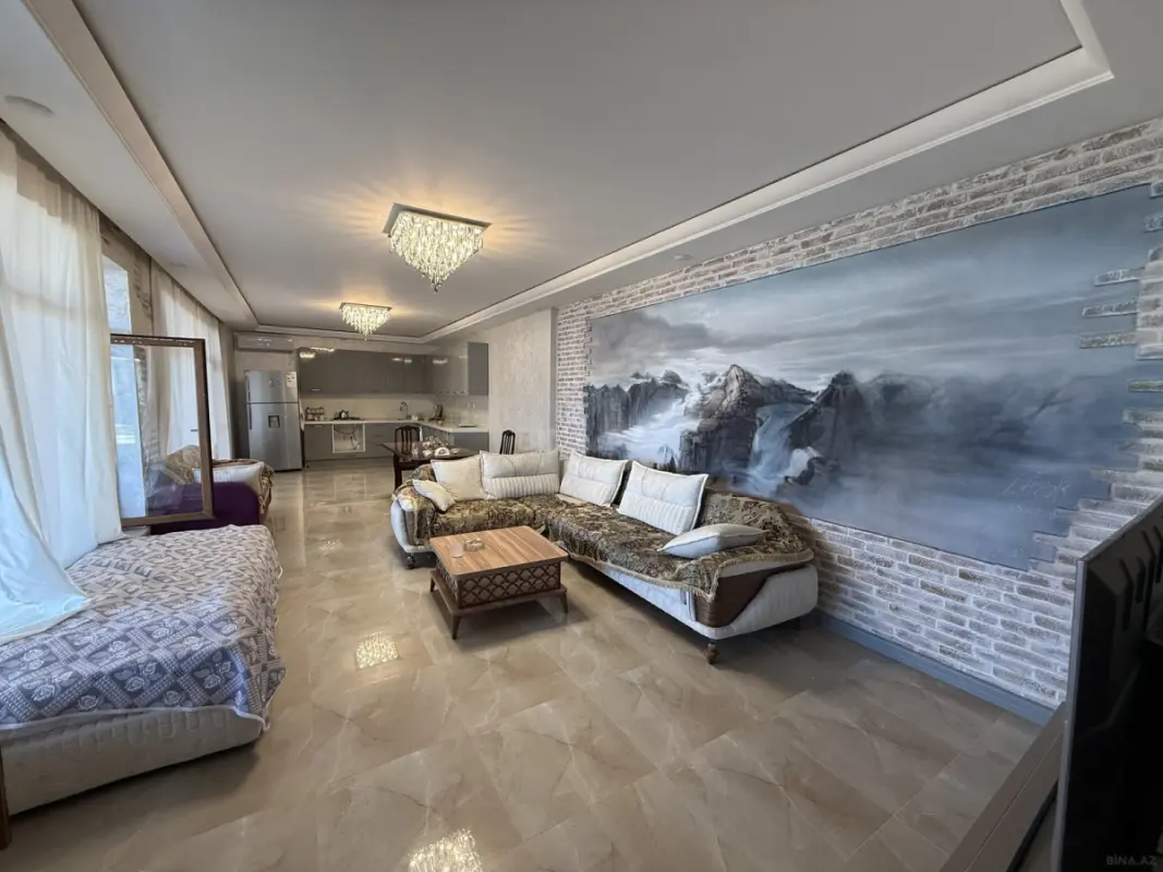 Satılır 5 otaqlı həyət evi 300 m²