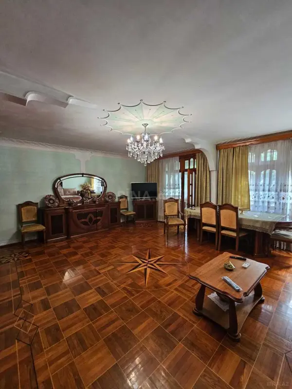 Satılır 5 otaqlı mənzil 130 m²