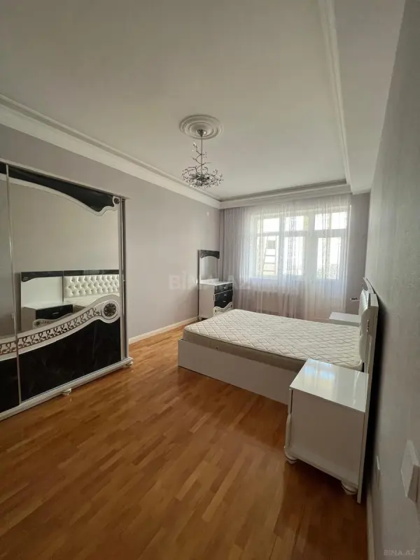 Satılır 4 otaqlı mənzil 165 m²