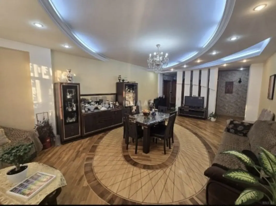 Satılır 3 otaqlı mənzil 140 m²