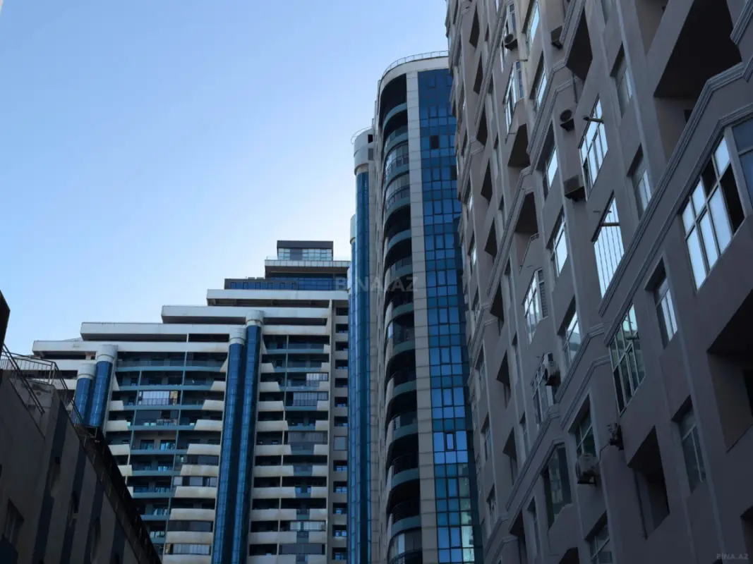 Satılır 4 otaqlı mənzil 137.4 m²