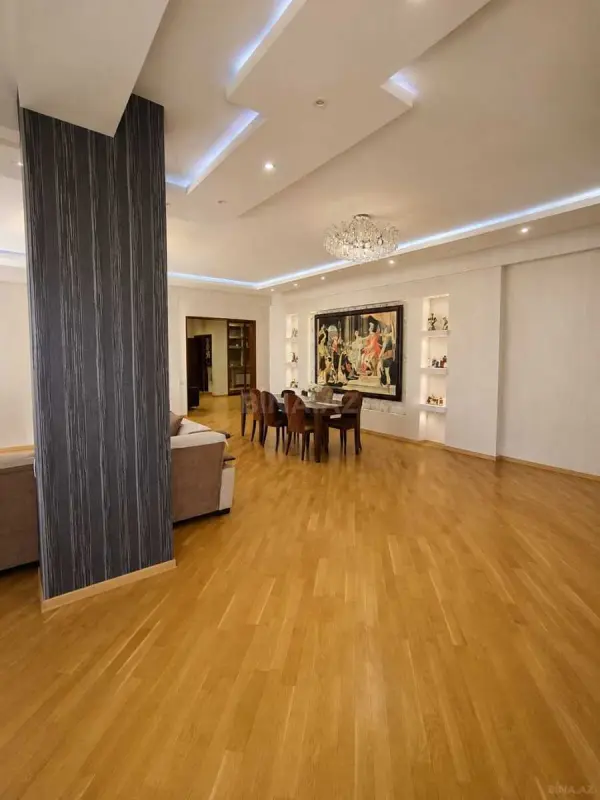 Satılır 4 otaqlı mənzil 250 m²