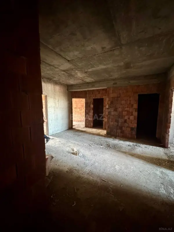 Satılır 4 otaqlı mənzil 140 m²