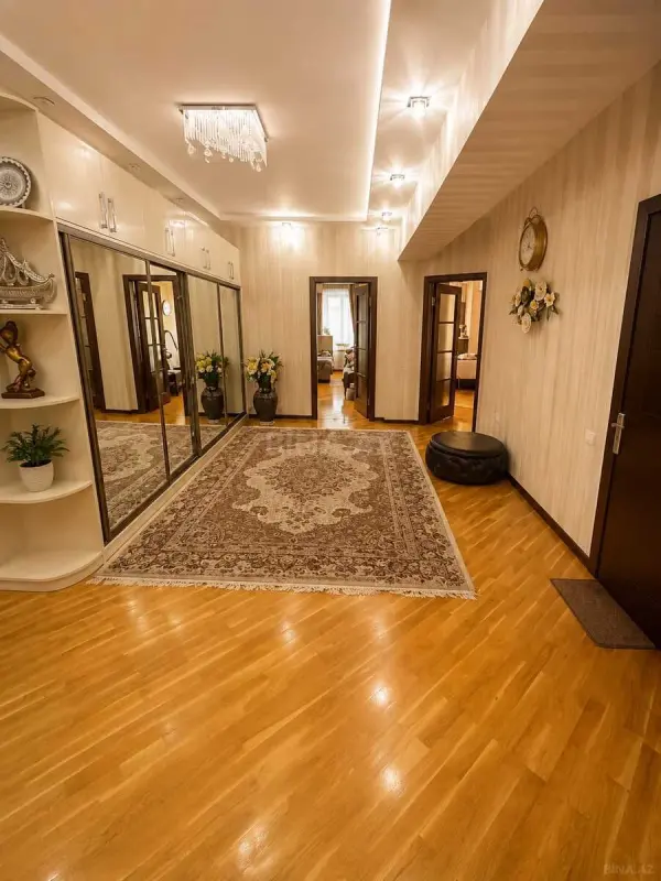 Satılır 3 otaqlı mənzil 142 m²