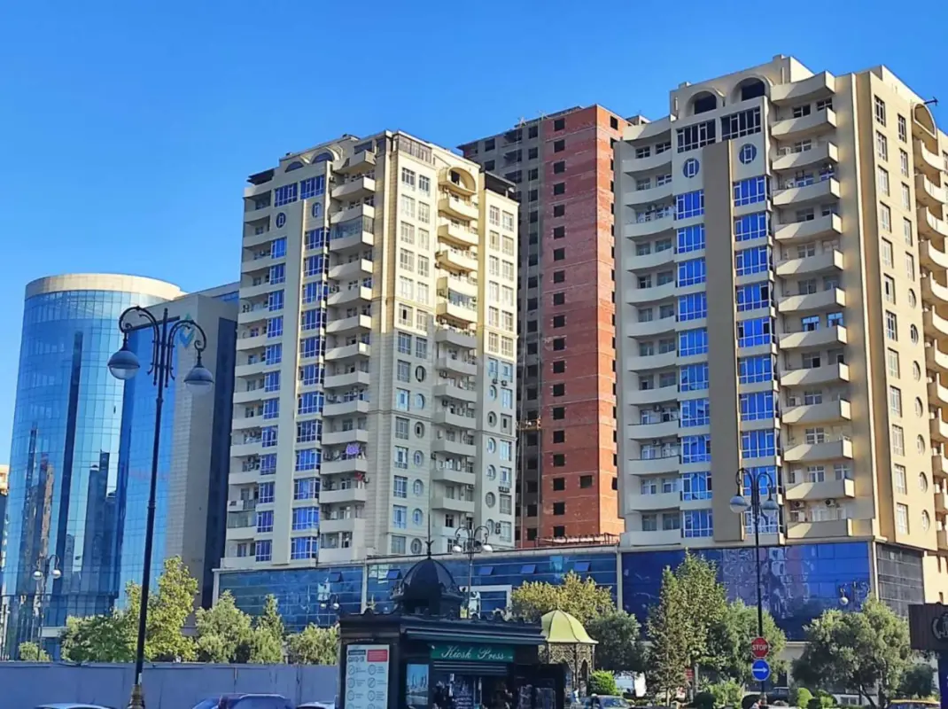 Kirayə verilir 3 otaqlı mənzil 140 m²