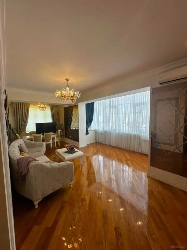 Satılır 4 otaqlı mənzil 167 m²