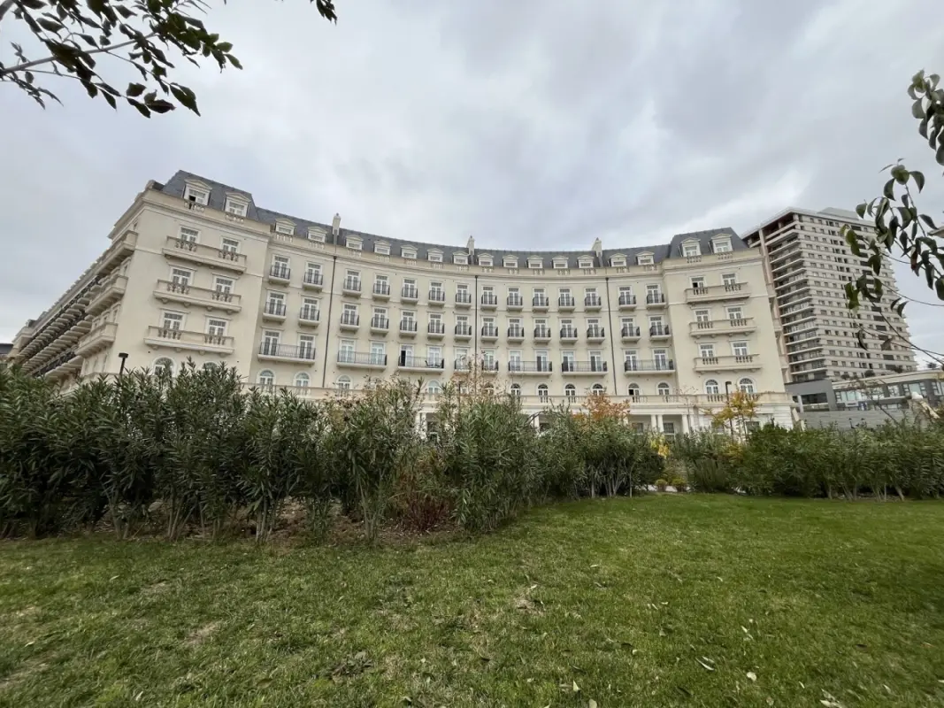 Satılır 4 otaqlı mənzil 165 m²