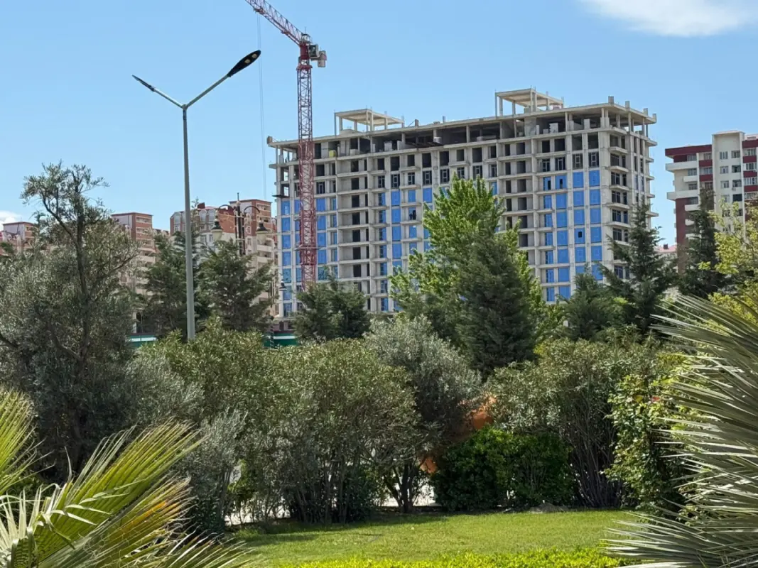 Satılır 3 otaqlı mənzil 145 m²