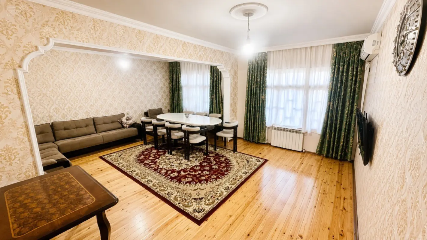 Satılır 5 otaqlı mənzil 118 m²
