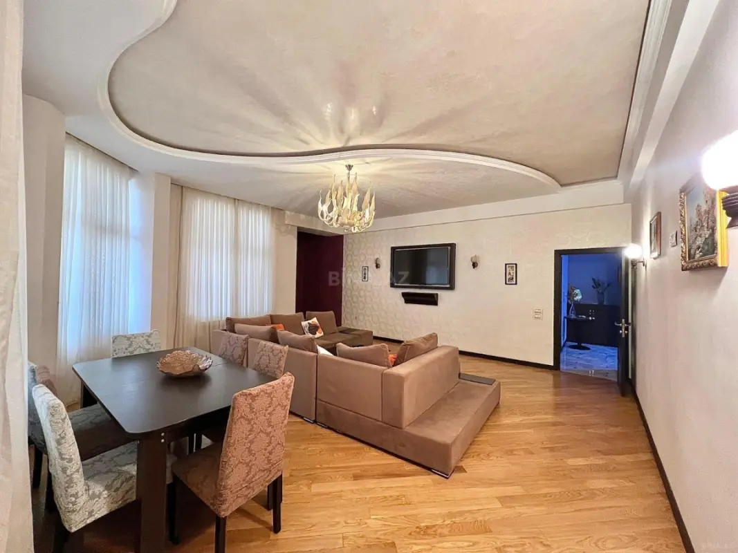 Satılır 3 otaqlı mənzil 180 m²