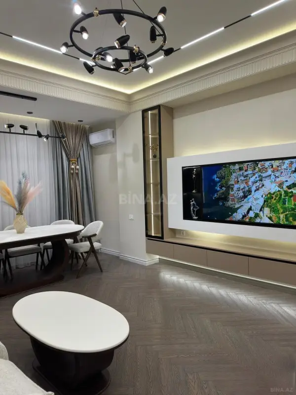 Satılır 3 otaqlı mənzil 133 m²