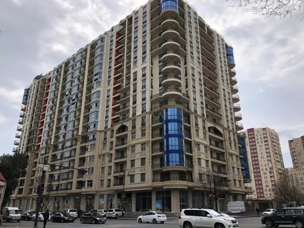 Satılır 3 otaqlı mənzil 163.3 m²