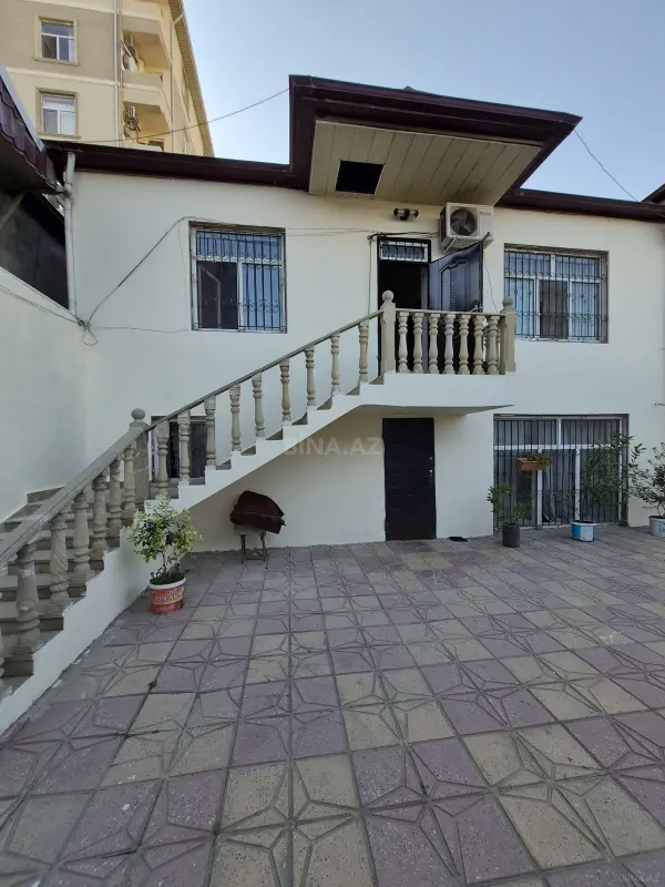 Satılır 5 otaqlı həyət evi 140 m²