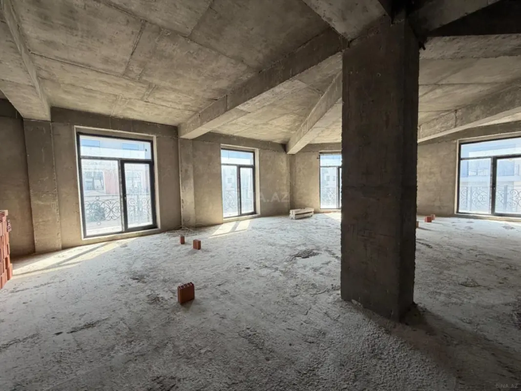 Satılır 4 otaqlı mənzil 136 m²