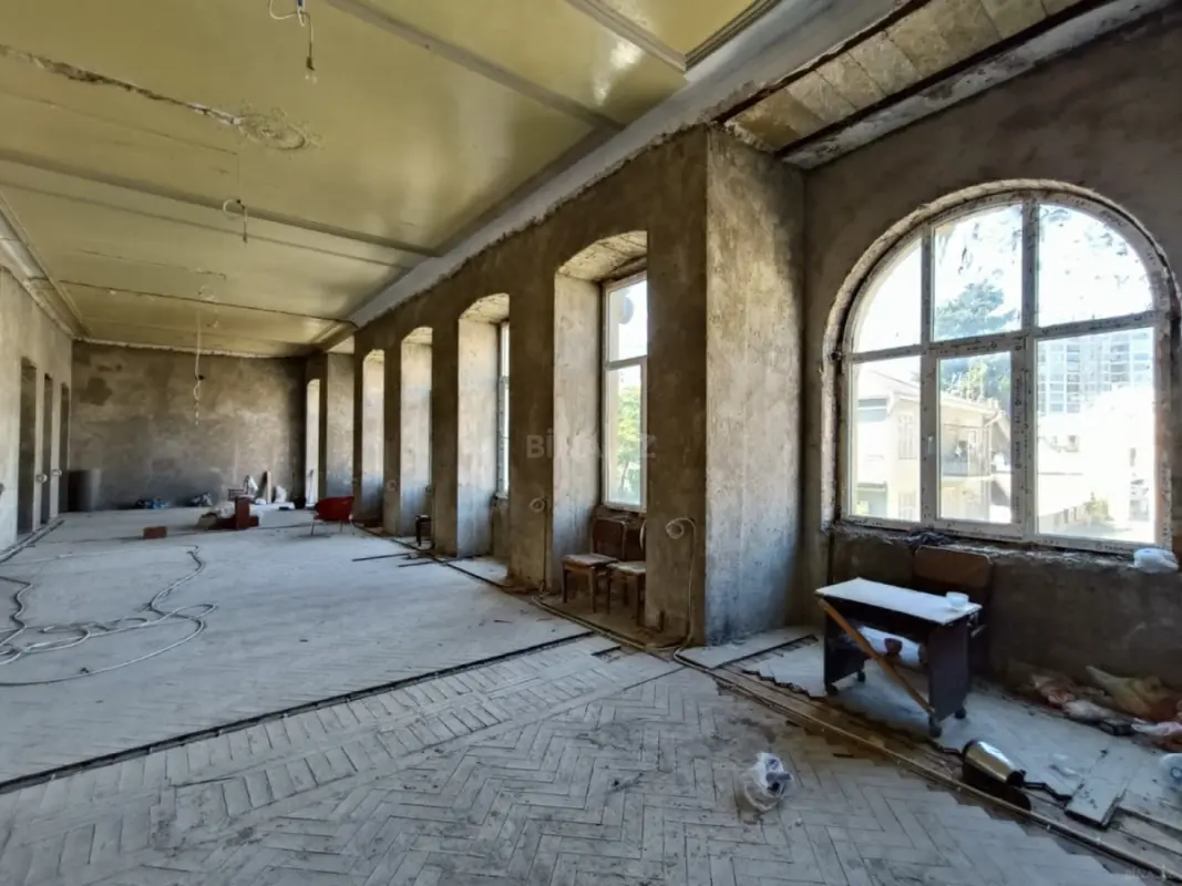 Satılır obyekt 350 m²