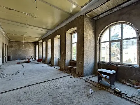 Satılır obyekt 350 m² — Bakı 350.00 m²