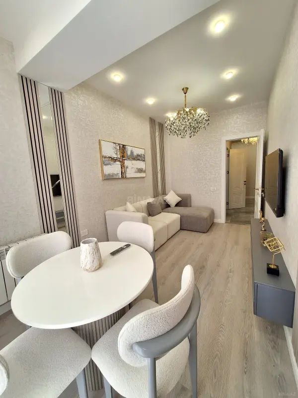 Satılır 2 otaqlı mənzil 61 m²